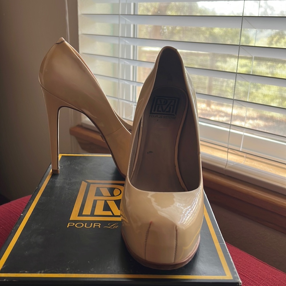 Pour la victoire nude irina pumps size 7.5